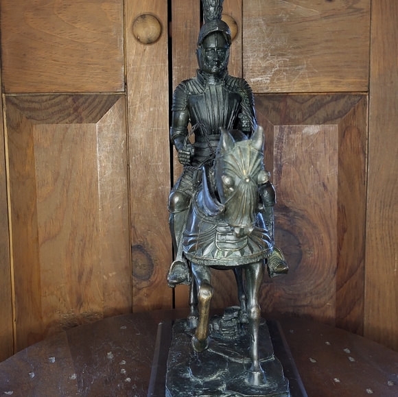 Bronze Knight Statue - Picture 6 of 13